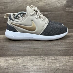 Nike Roshe Two Knit Gray Tan Womens US Size 7 EUR 38 AA1113-100 Running Shoes